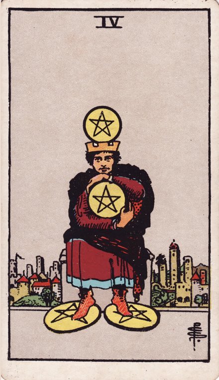 Bốn Tiền (Four of Pentacles)